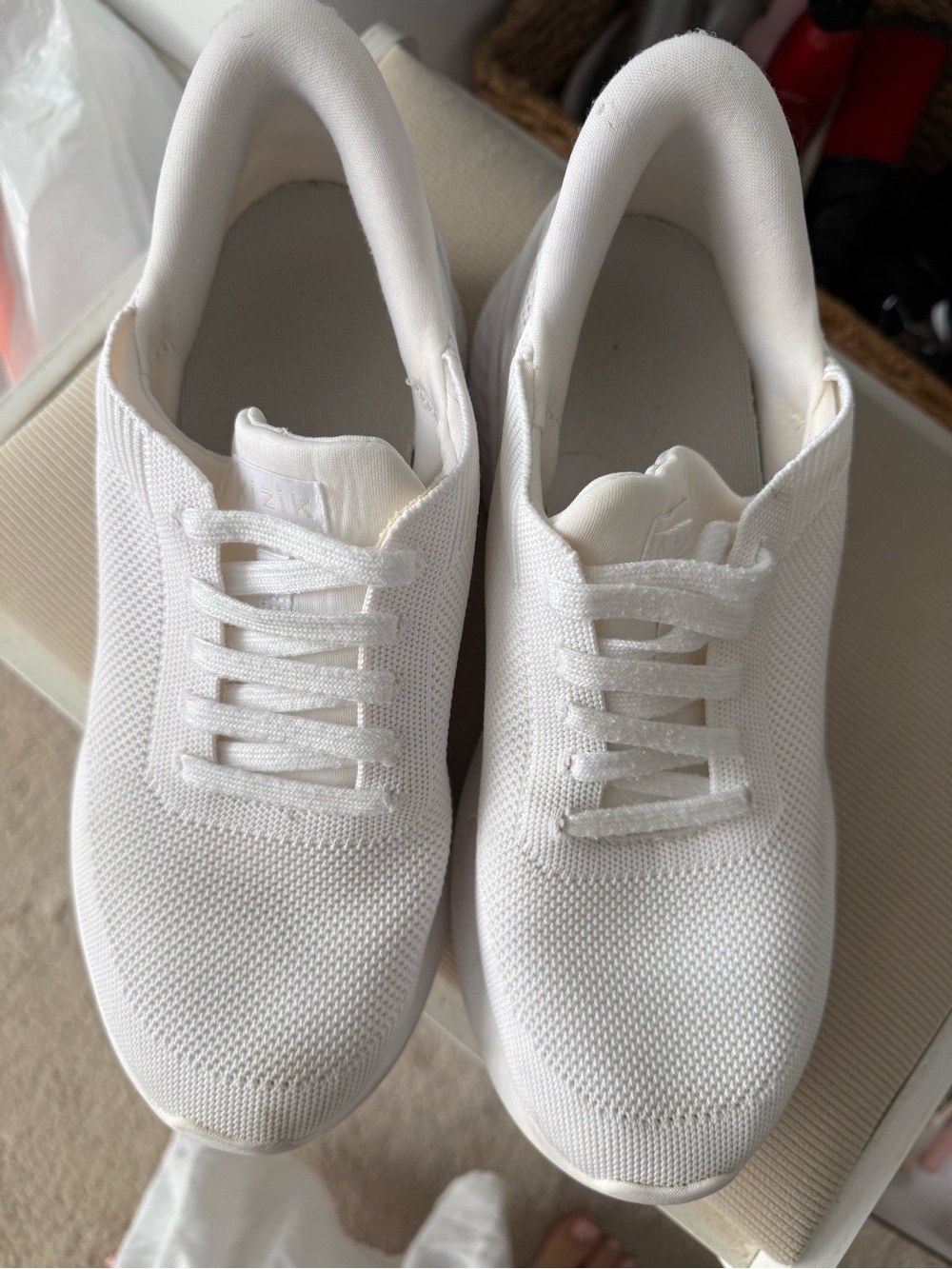KIZIK Athens Hands Free Slip On Sneakers White Women’s 9